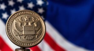 Alvo de sanções dos EUA, juiz ligado ao gabinete de Moraes deixa o STF.