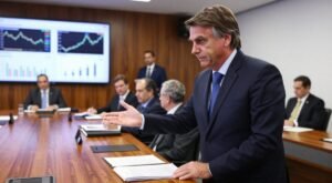 Flávio Bolsonaro aciona o TCU para fiscalizar contas públicas do governo Lula